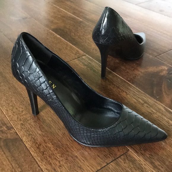 Lauren Ralph Lauren Shoes - Ralph Lauren black snakeskin Amelie Pumps 7.5